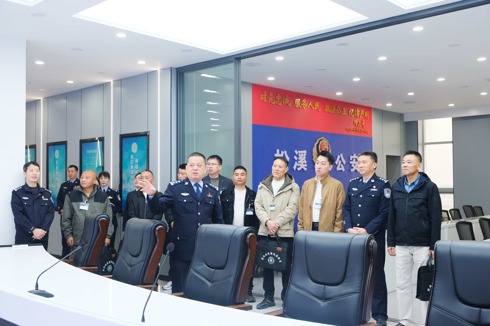 熱烈祝賀易順建工集團有限公司總經(jīng)理李晉恒受聘松溪縣公安局黨風(fēng)政風(fēng)警風(fēng)監(jiān)督員